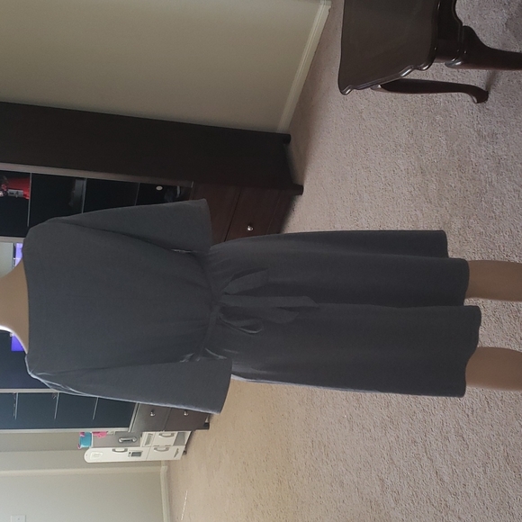 Clues New York 6 oversized flutter sleeve jewel adorned waist vneck - Picture 7 of 11